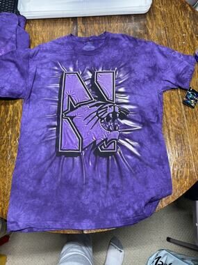 NorthWestern Wildcats T-shirt Size Large Purple Short Sleeve Basketball Logo